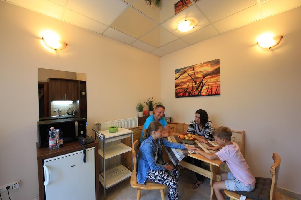 Napraforgo Wellness Haz Es Panzio Bed and Breakfast Pécs Eksteriør billede
