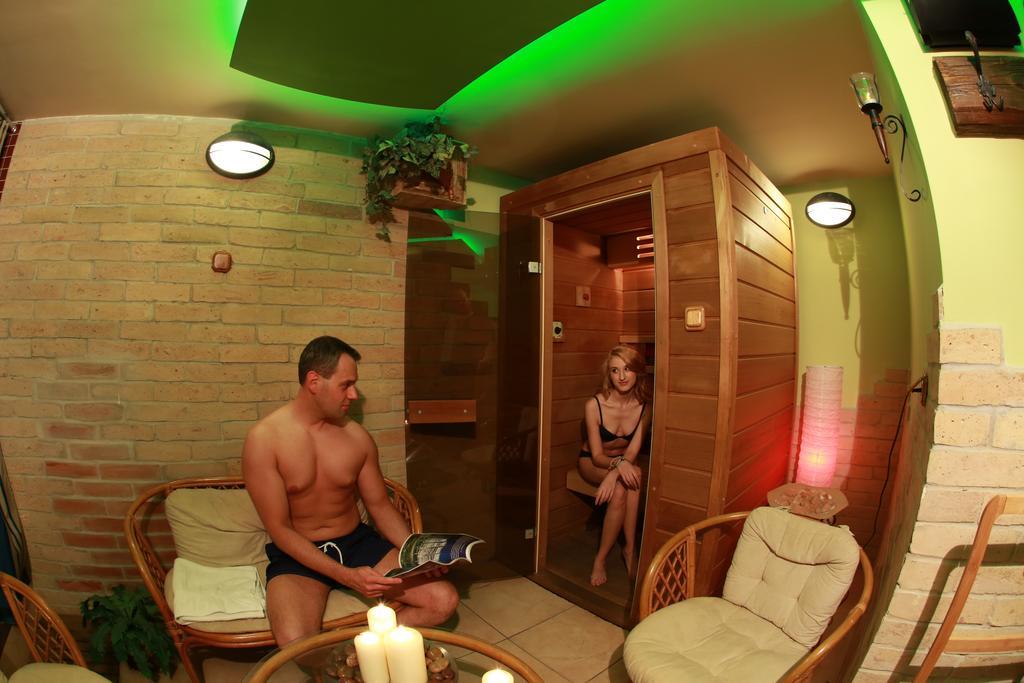Napraforgo Wellness Haz Es Panzio Bed and Breakfast Pécs Eksteriør billede