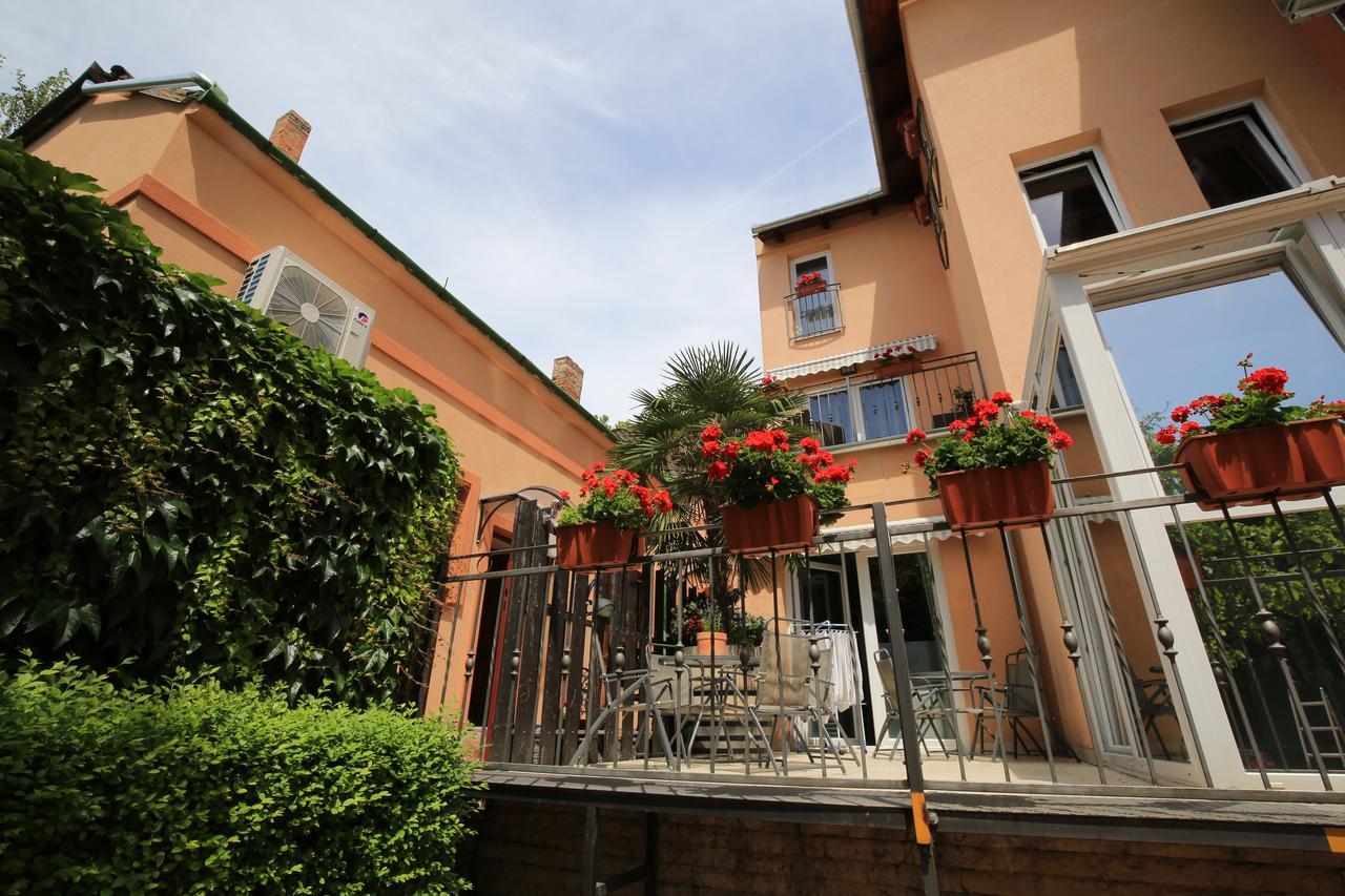 Napraforgo Wellness Haz Es Panzio Bed and Breakfast Pécs Eksteriør billede